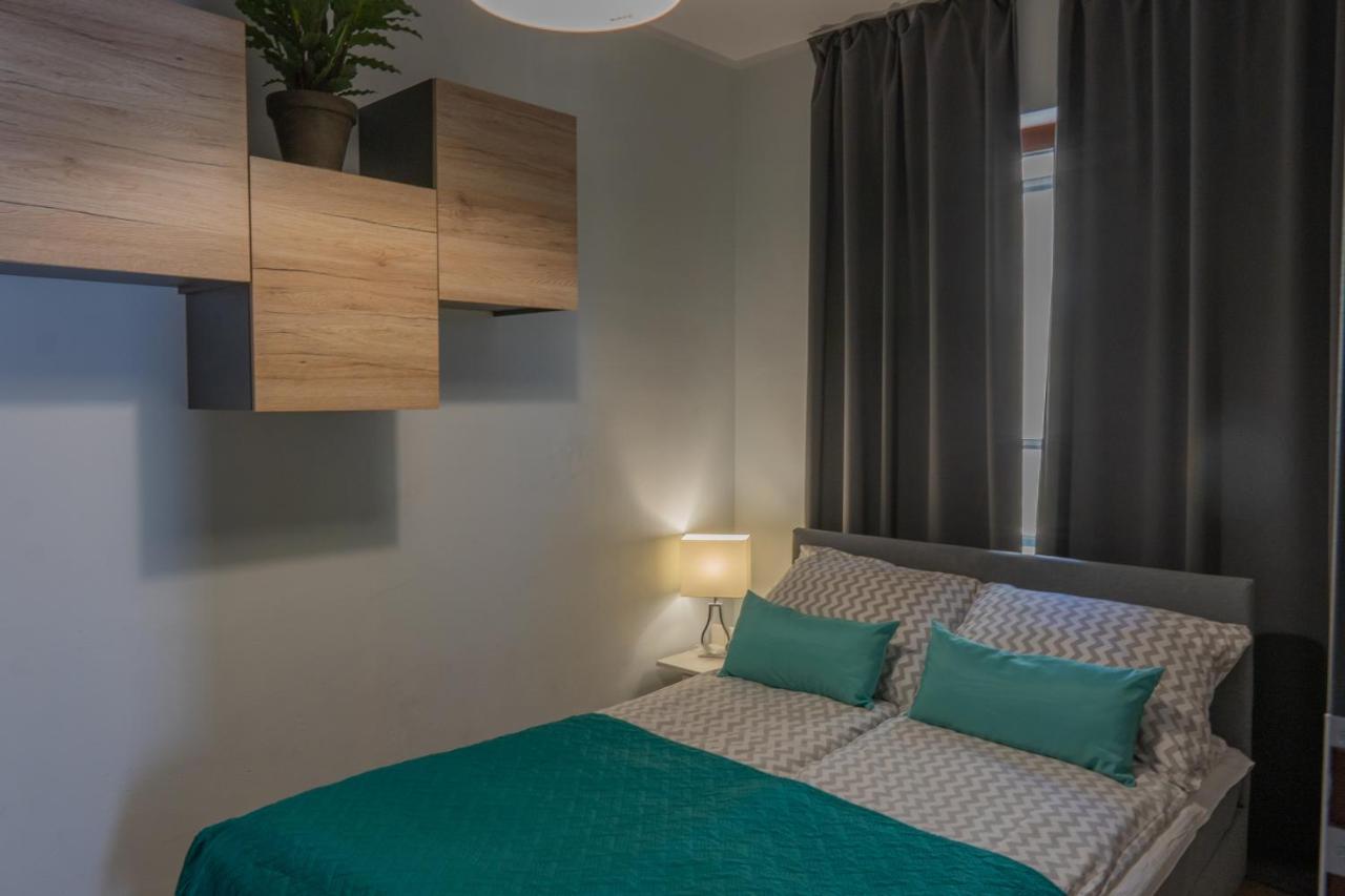 Moon Hostel Познан Екстериор снимка