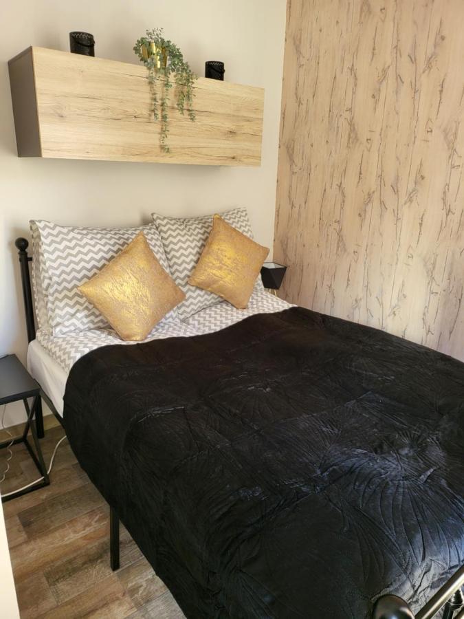 Moon Hostel Познан Екстериор снимка