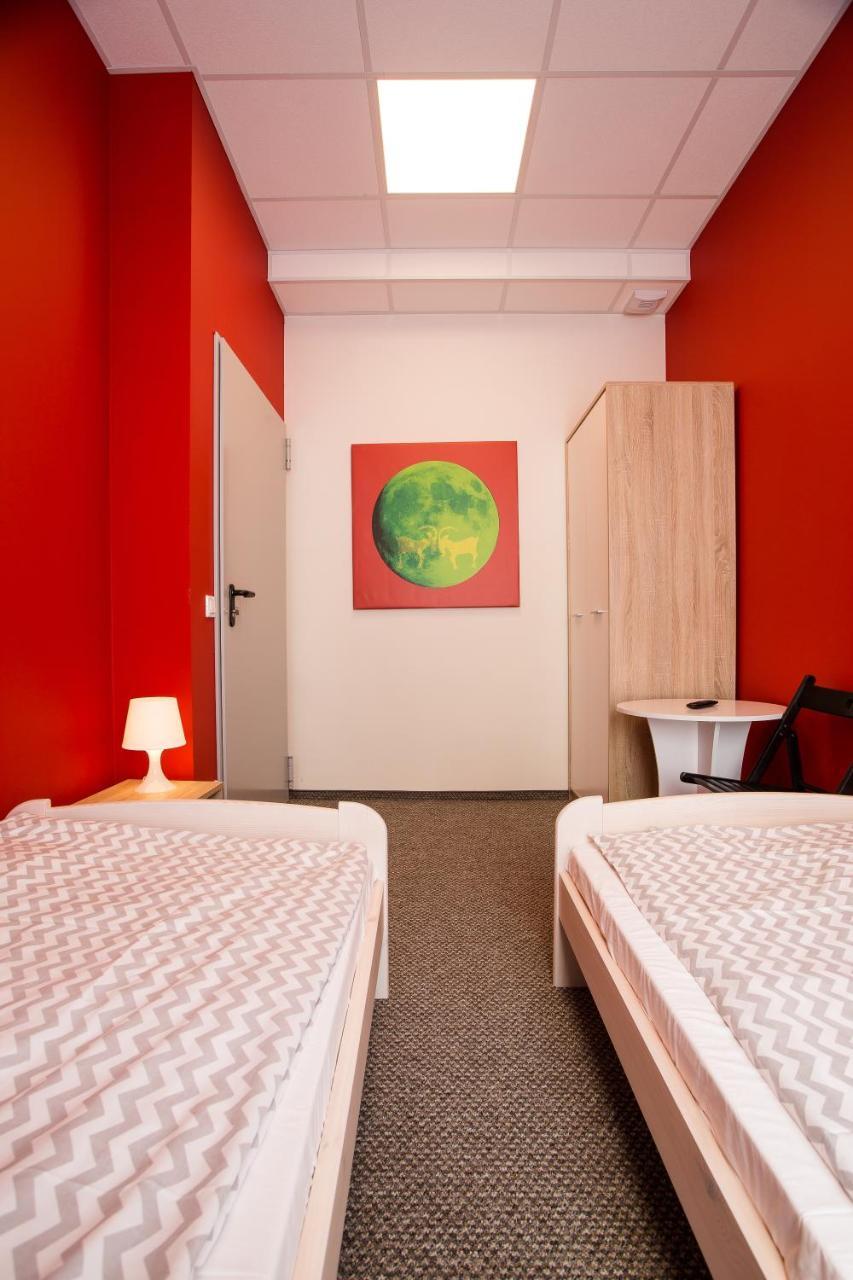 Moon Hostel Познан Екстериор снимка