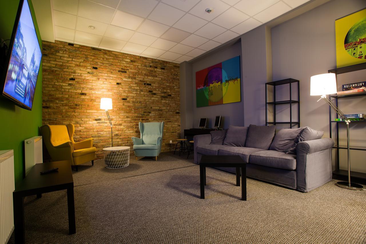Moon Hostel Познан Екстериор снимка