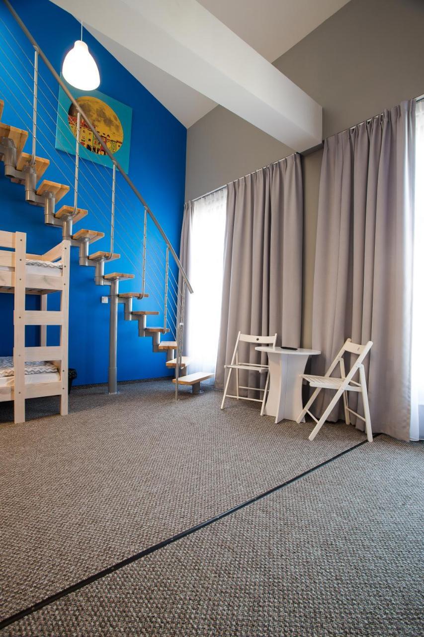 Moon Hostel Познан Екстериор снимка